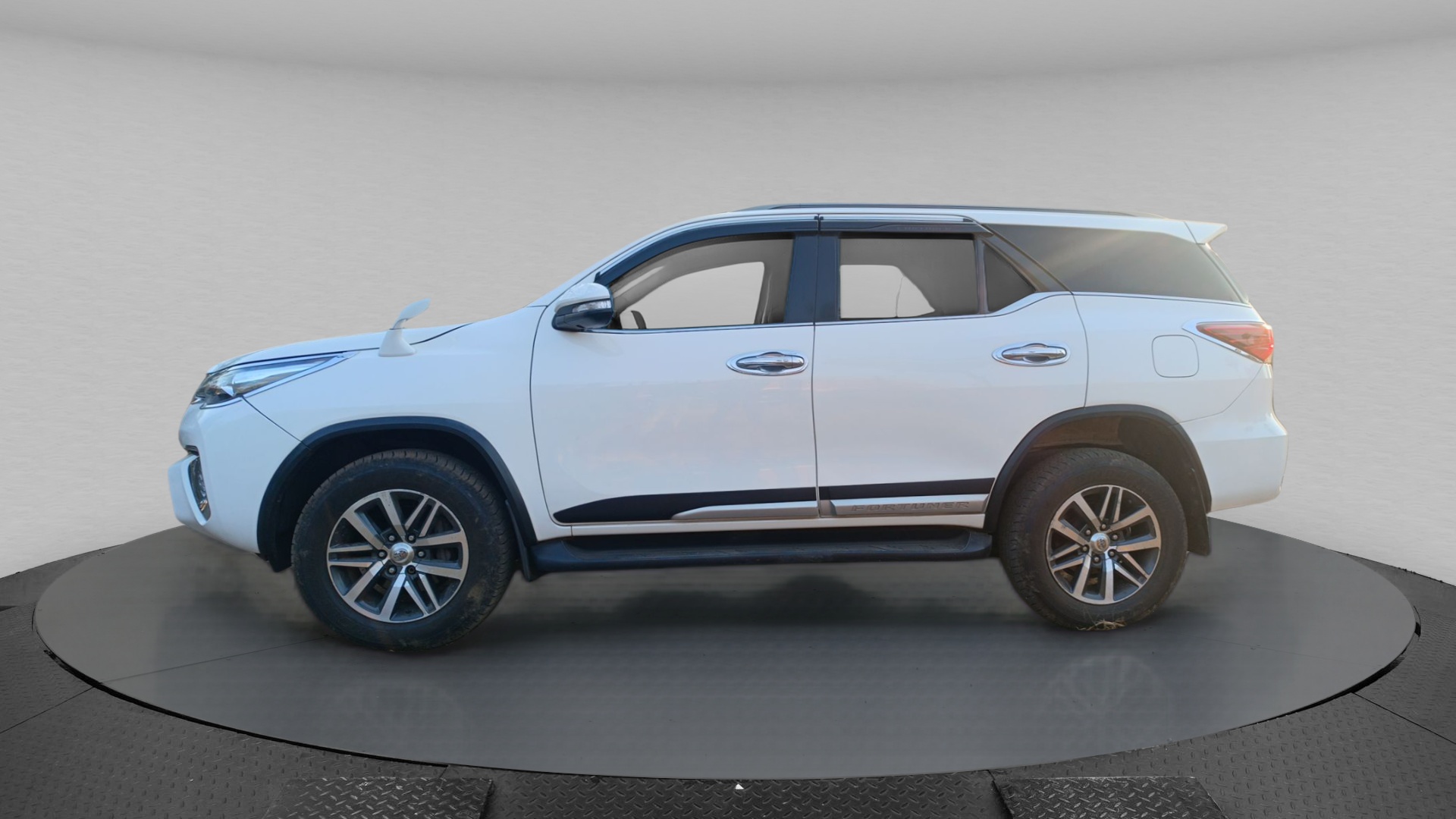 2017 Used TOYOTA FORTUNER SIGMA 4