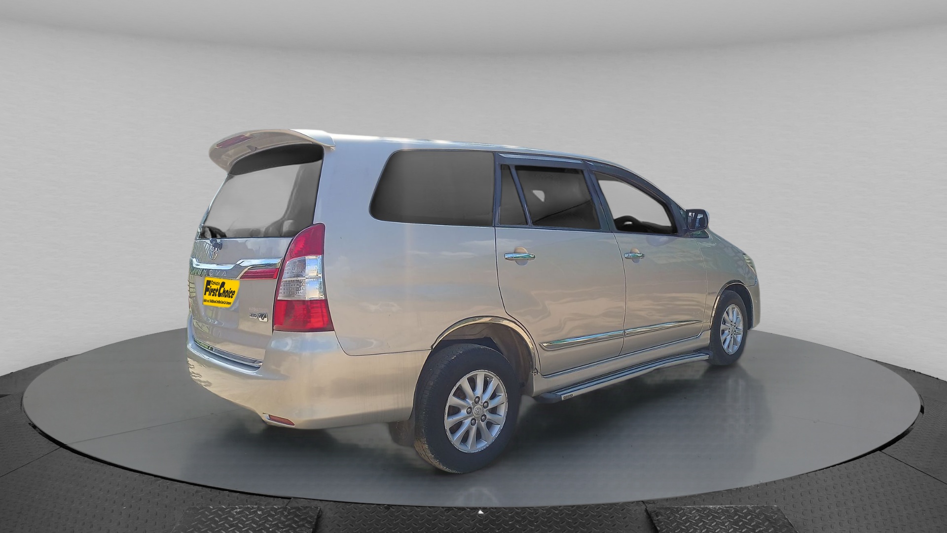 Used Toyota Innova 2.5 V in Hyderabad 2013 model, India at Best Price.