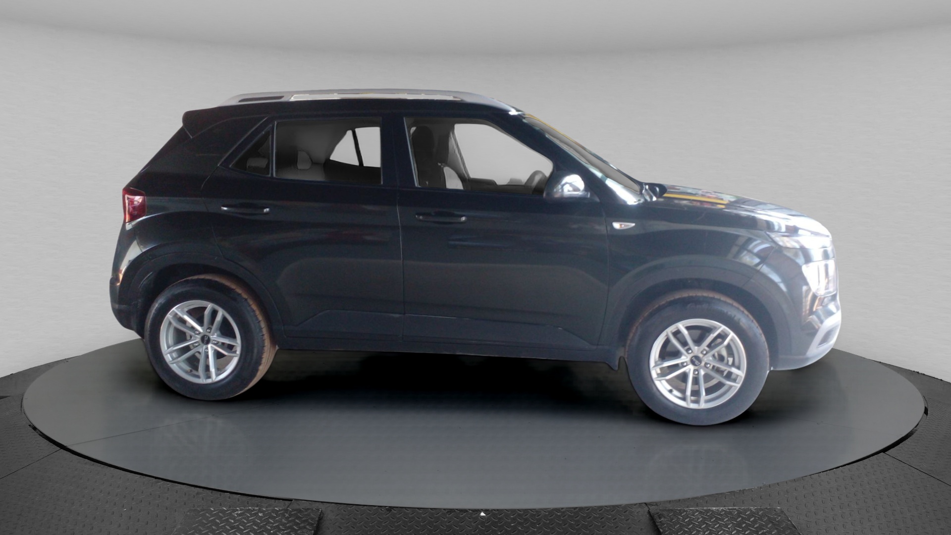 Hyundai Venue E 1.2 Petrol - Mahindra First Choice