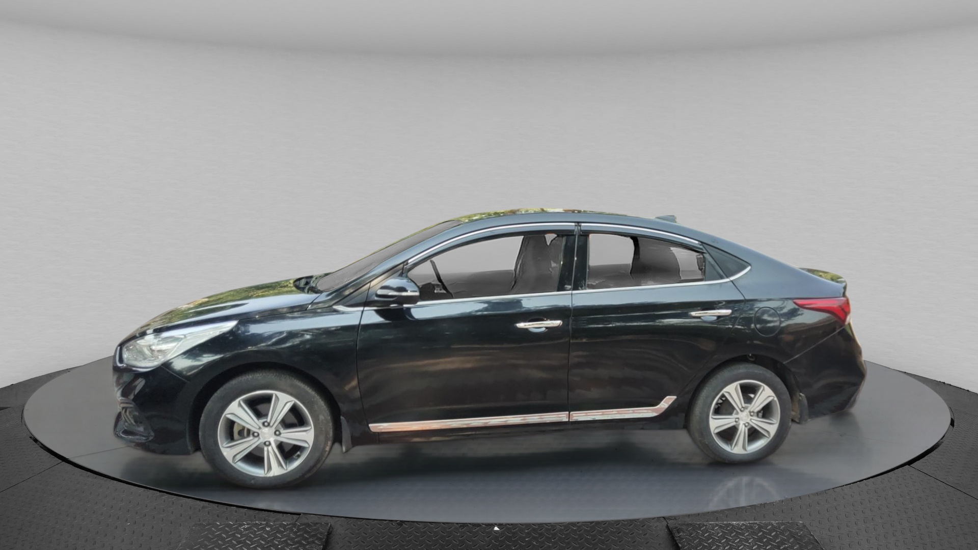 Used Hyundai Verna 1.6 CRDi SX MT in Jhansi 2019 model, India at Best